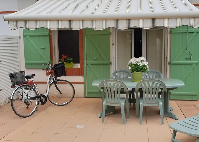 Hébergement de vacances Maison De à Avec Piscine, à 350m De La Plage, 4 Couchages - Fr-1-22-170 La Tranche-sur-Mer