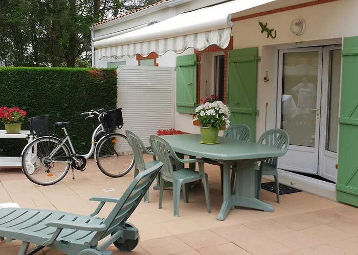Hébergement de vacances Maison De à Avec Piscine, à 350m De La Plage, 4 Couchages - Fr-1-22-170 La Tranche-sur-Mer